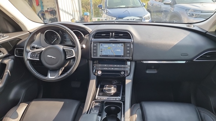 Jaguar JAGUAR F-PACE Prestige 2.0 D - 180 ks