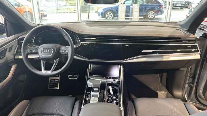 Audi Q8 55 TFSIe quattro tiptronic