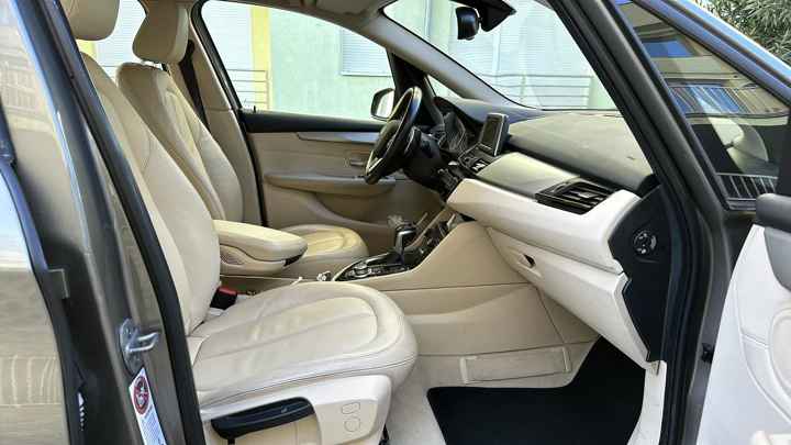 BMW 225i Luxury Aut.