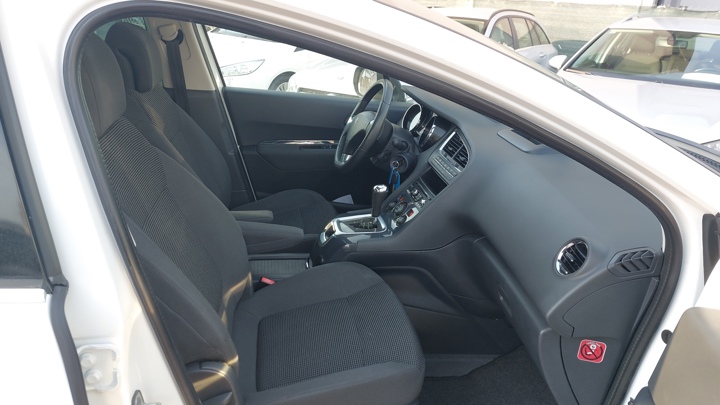 Peugeot 5008 1,6 BlueHDi Active Aut.