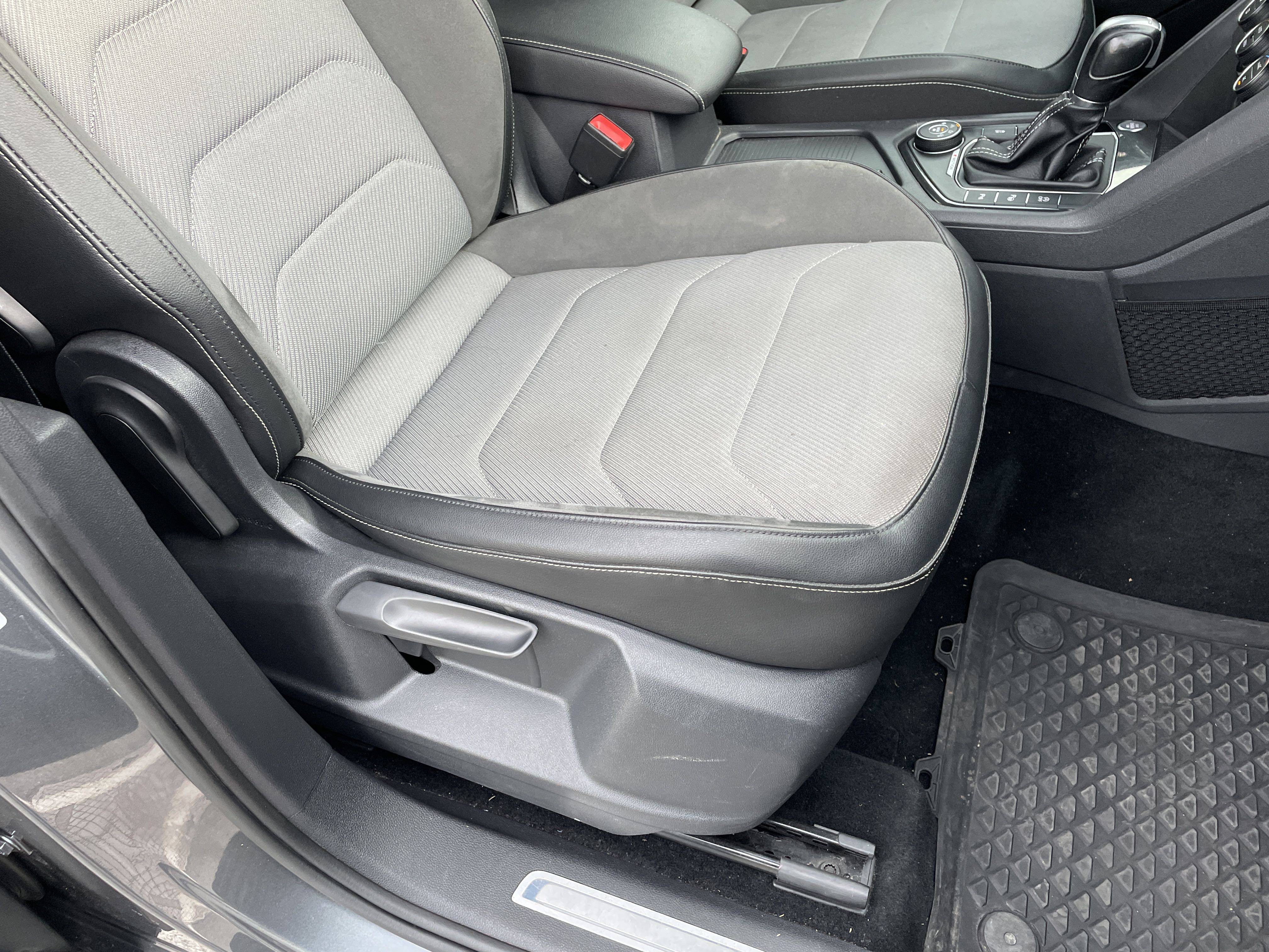 Height adjustable seats