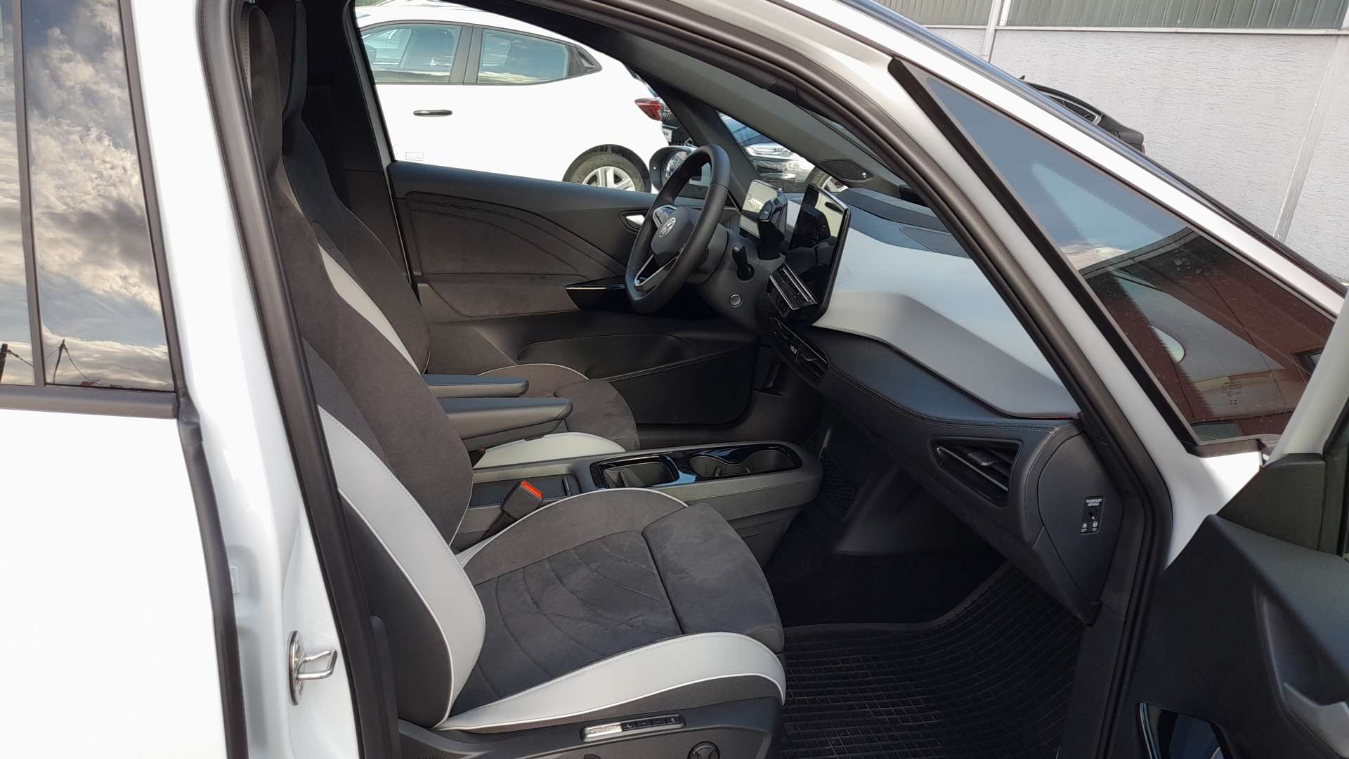 Vehicle gallery image 185886