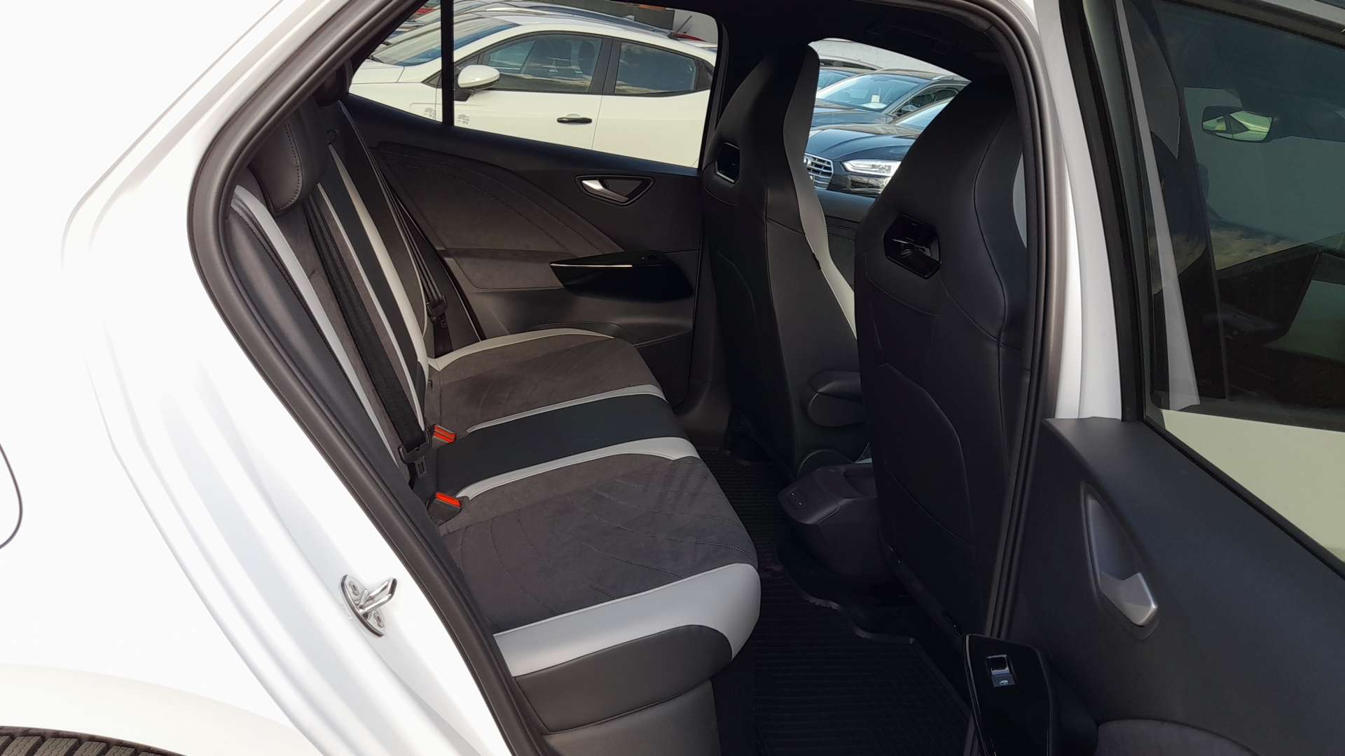 Vehicle gallery image 185887