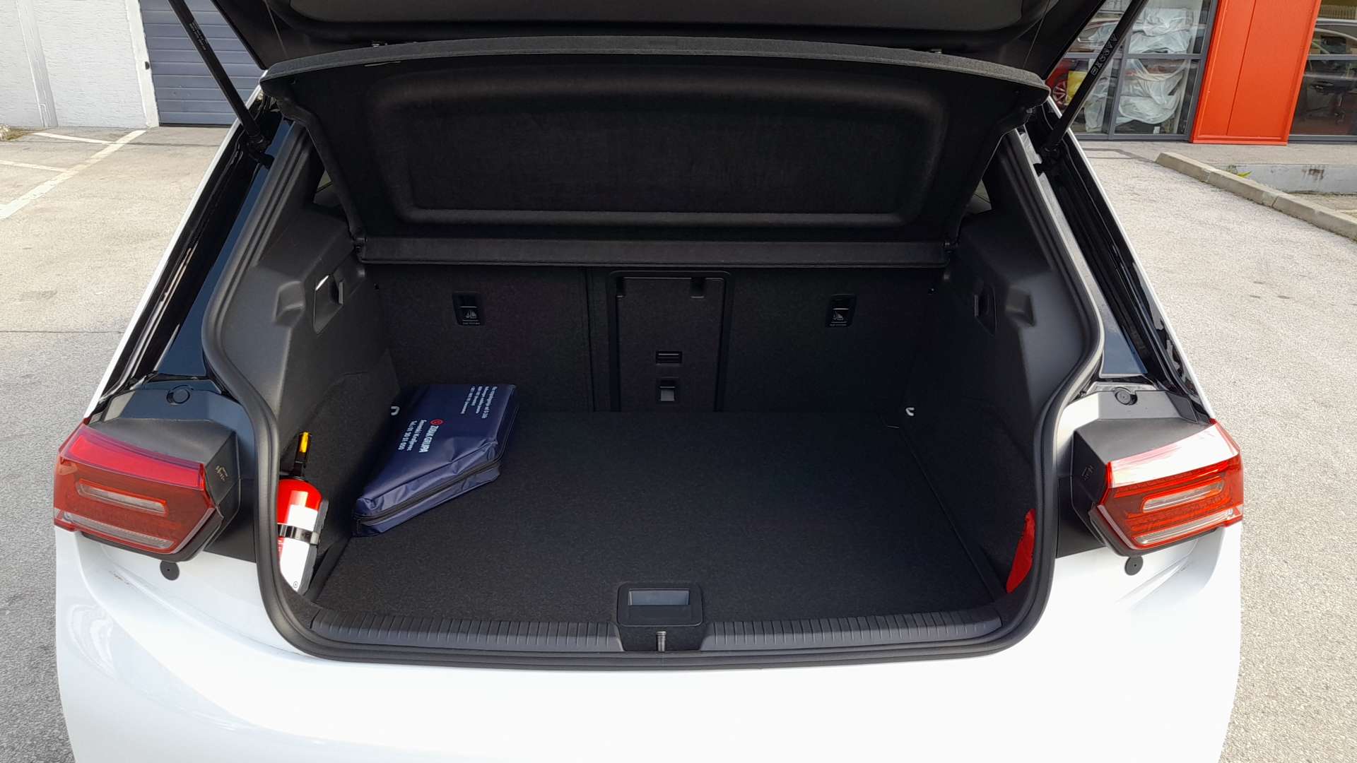 Vehicle gallery image 185889