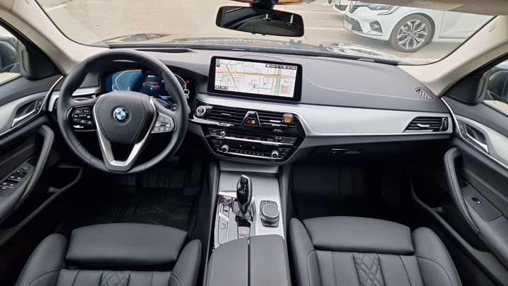 BMW 530e Xdrive Luxury line