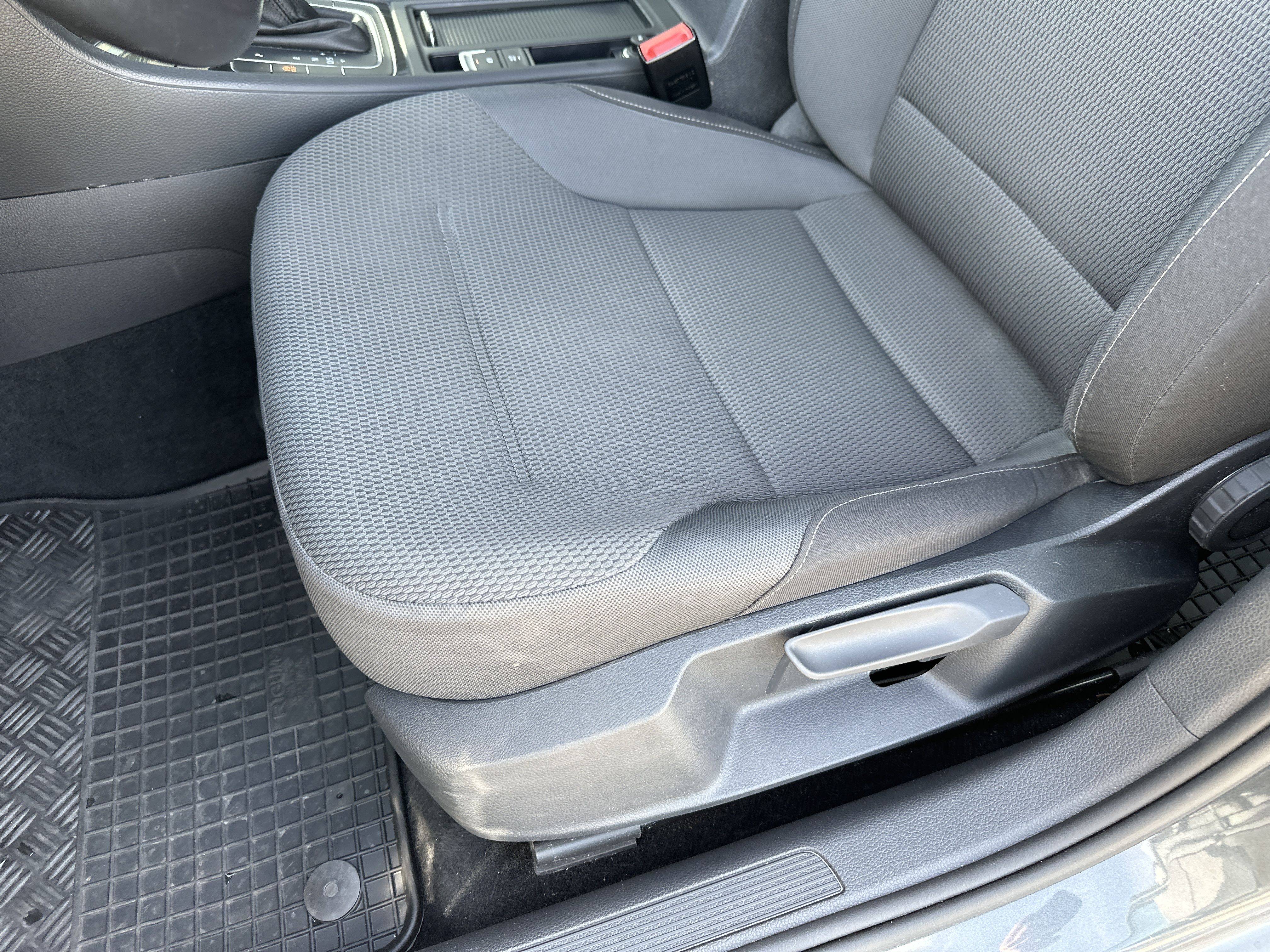 Height adjustable seats