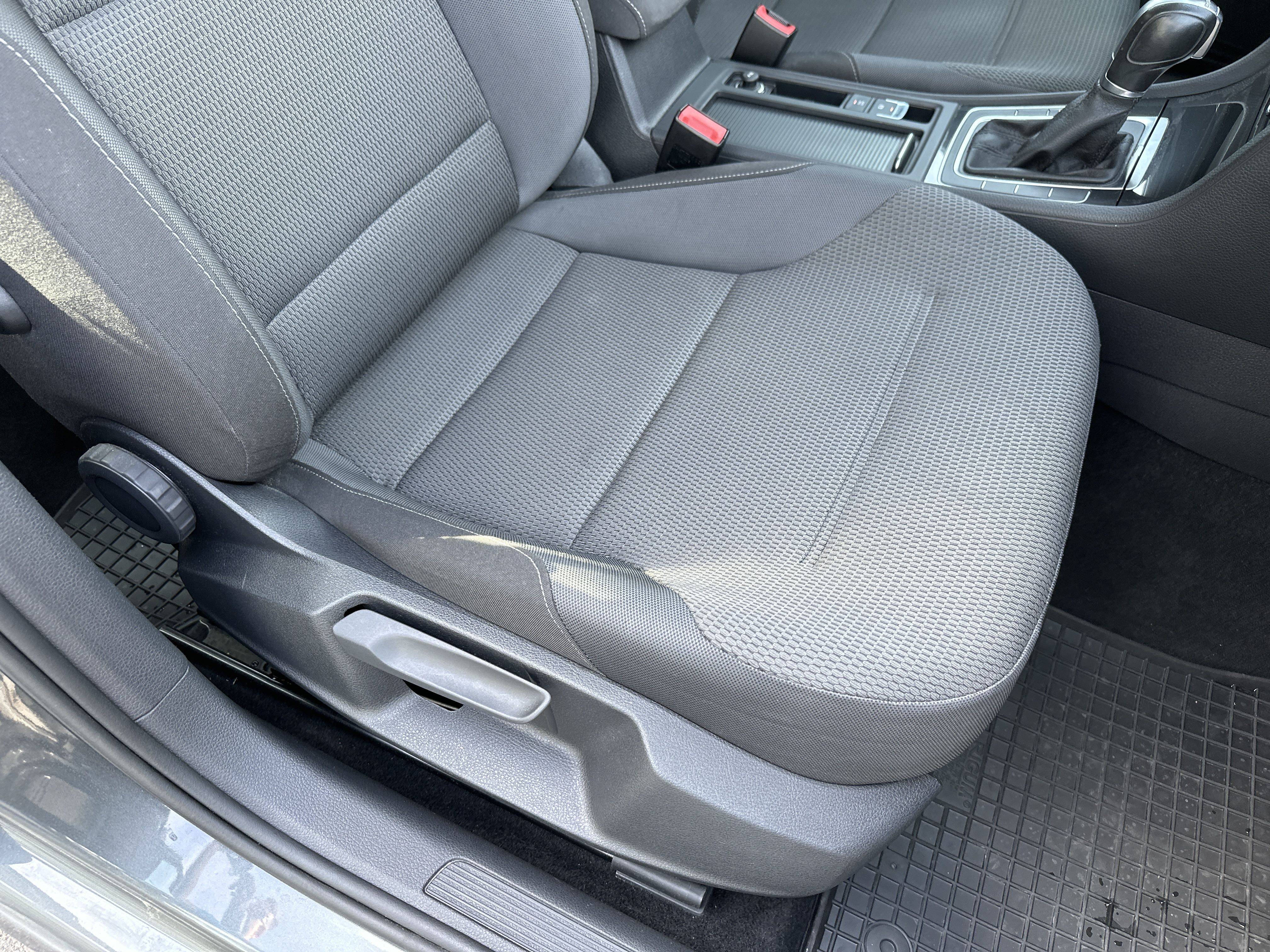 Height adjustable seats