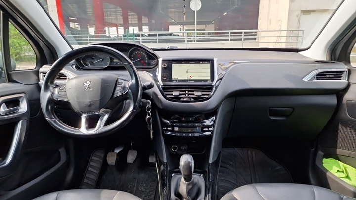 Peugeot 2008 1,6 BlueHDI 100 Allure