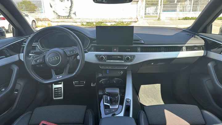 Audi A4 40 TDI S line S tronic