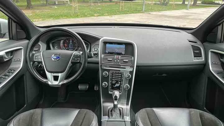 Volvo XC60 FWD D4 R-Design Kinetic Geartronic