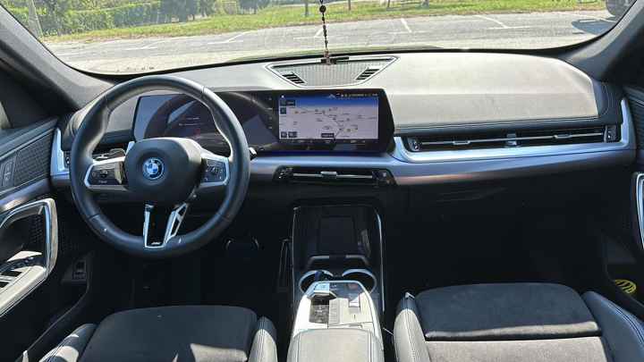 BMW iX1 xDrive30 M PERFORMANCE