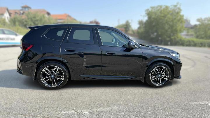 BMW iX1 xDrive30 M PERFORMANCE