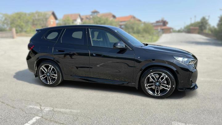 BMW iX1 xDrive30 M PERFORMANCE