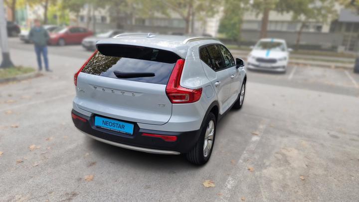 Volvo XC40 T3 MOMENTUM PRO