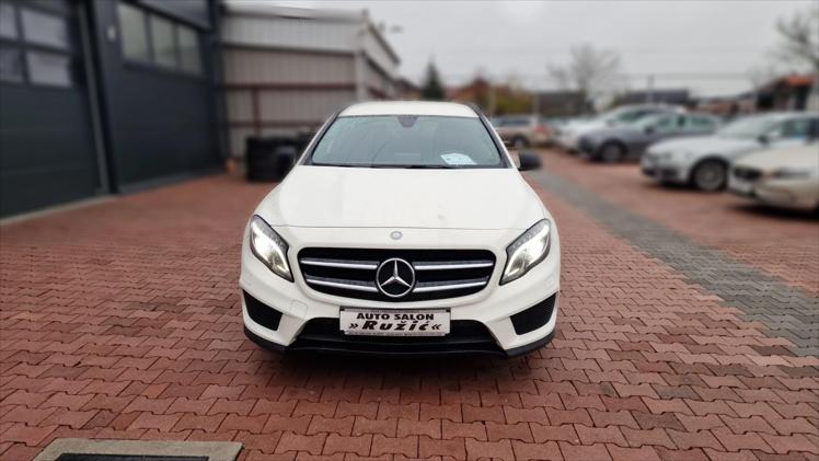 Mercedes-Benz GLA 180 d AMG Line