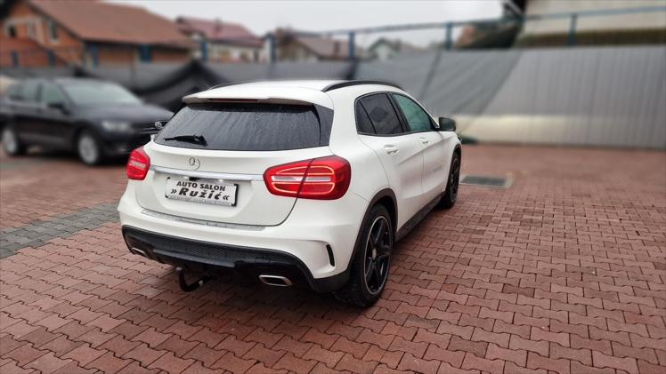 Mercedes-Benz GLA 180 d AMG Line