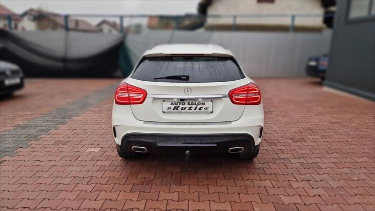 Mercedes-Benz GLA 180 d AMG Line