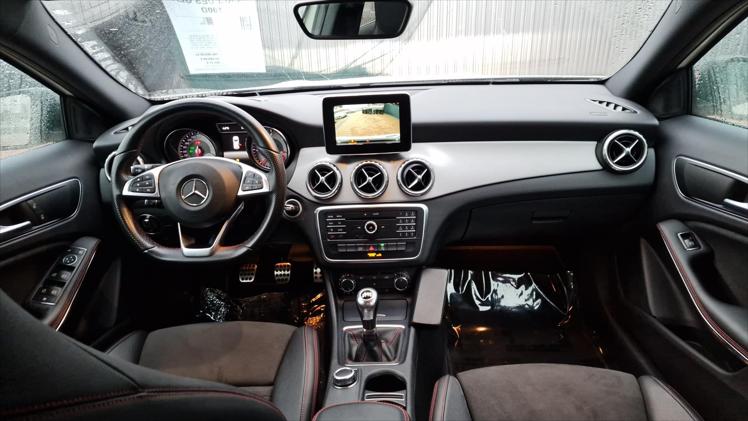 Mercedes-Benz GLA 180 d AMG Line