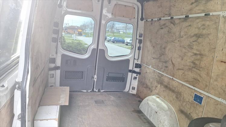 VW Crafter Furgon 35 2,5 TDI KMR