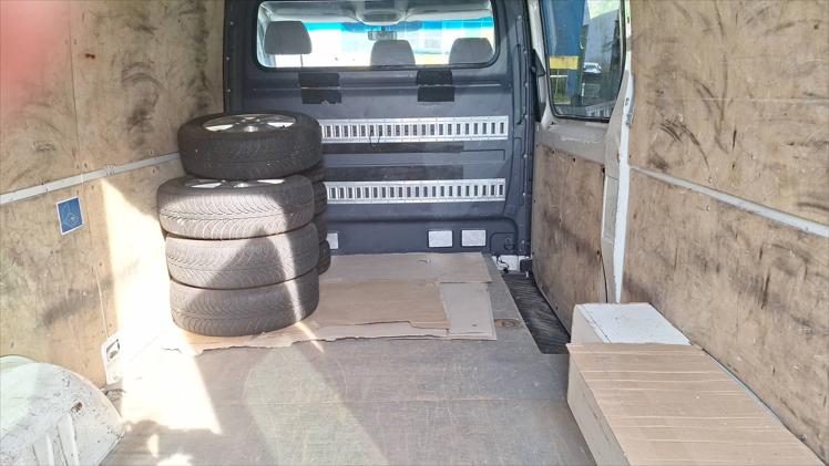 VW Crafter Furgon 35 2,5 TDI KMR