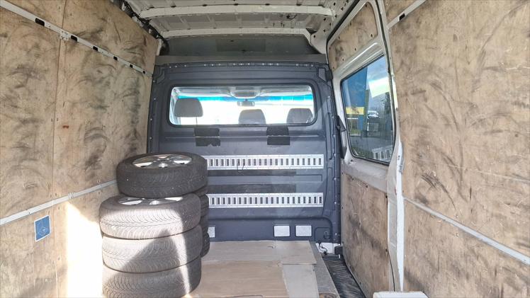 VW Crafter Furgon 35 2,5 TDI KMR